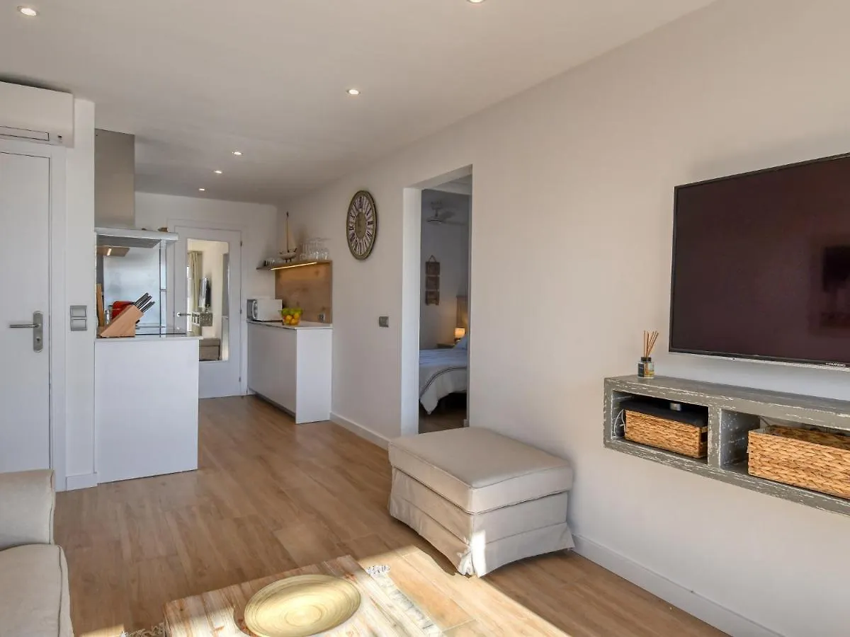 Refurbished Apartment Calella De Pal. Beach 250Mts كاليلا دو بالافروجيل 0*,  إسبانيا